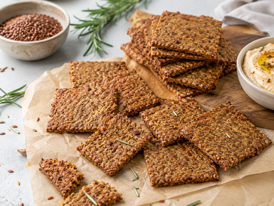 Crackers keto ai semi di lino: ricetta facile senza farina